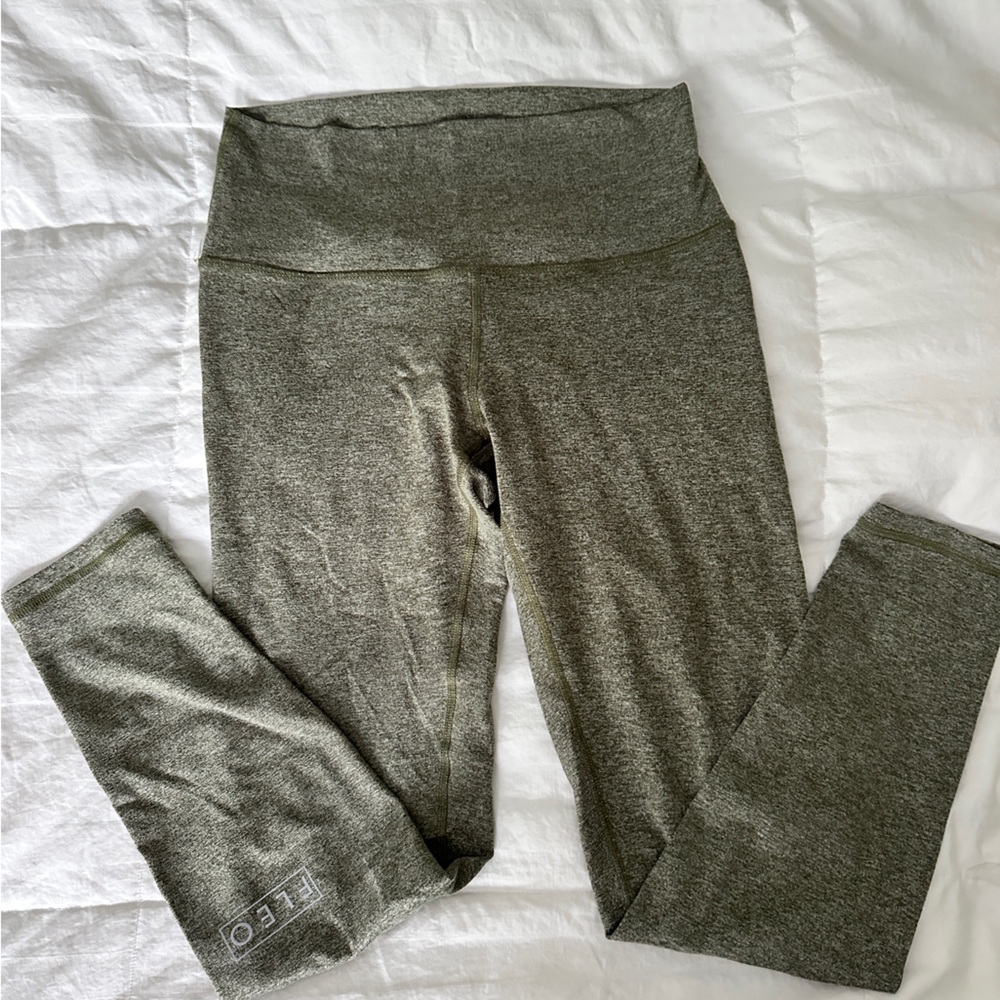 Fleo Caper Stone moss green el toro leggings 25” size M